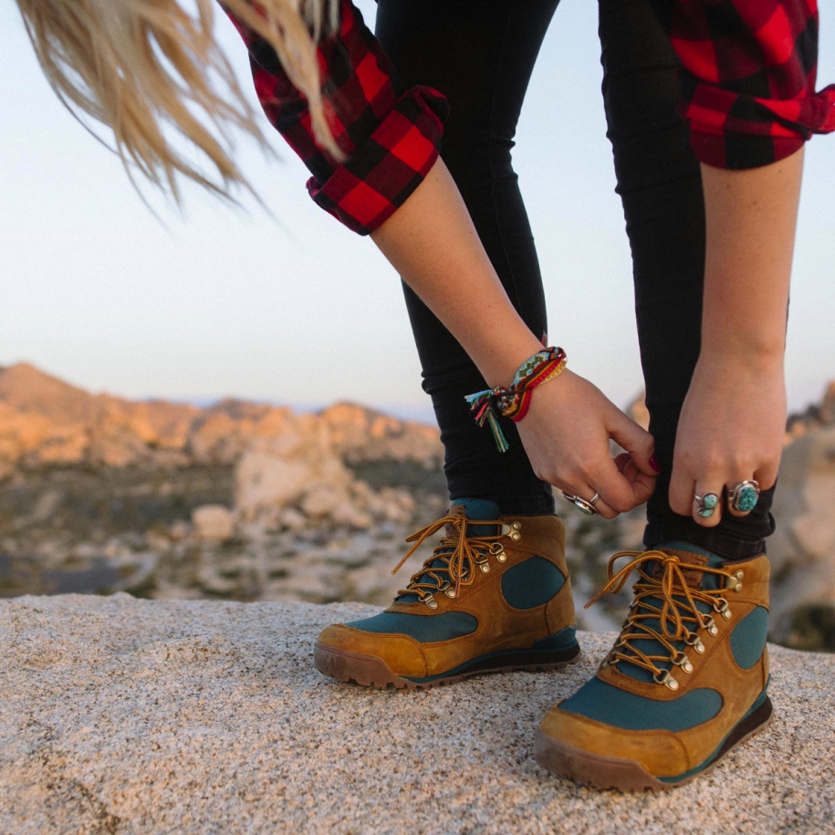 Danner Women's Jag Distressed Brown/Deep Teal