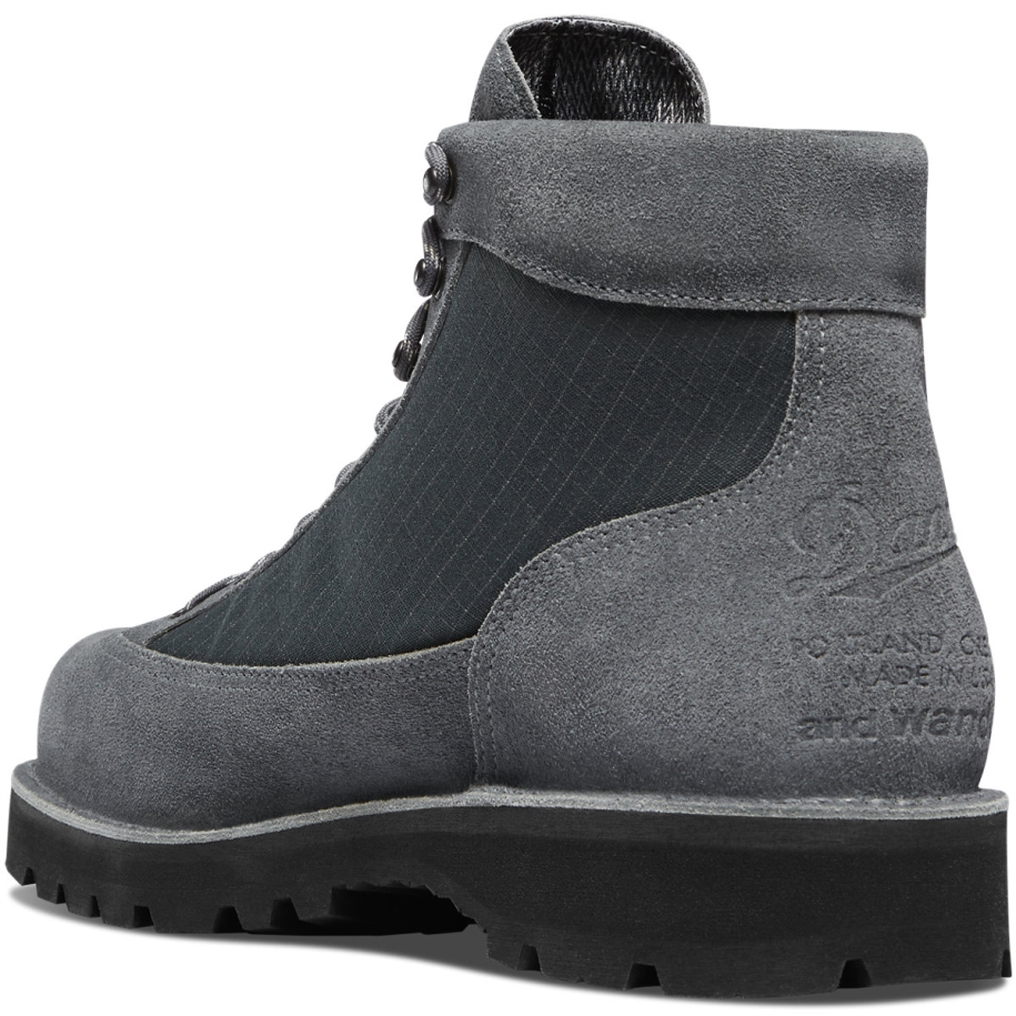 Light and wander Danner