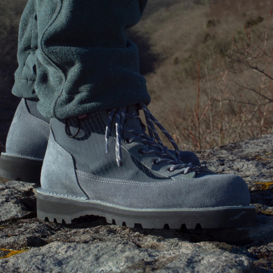 Light and wander Danner