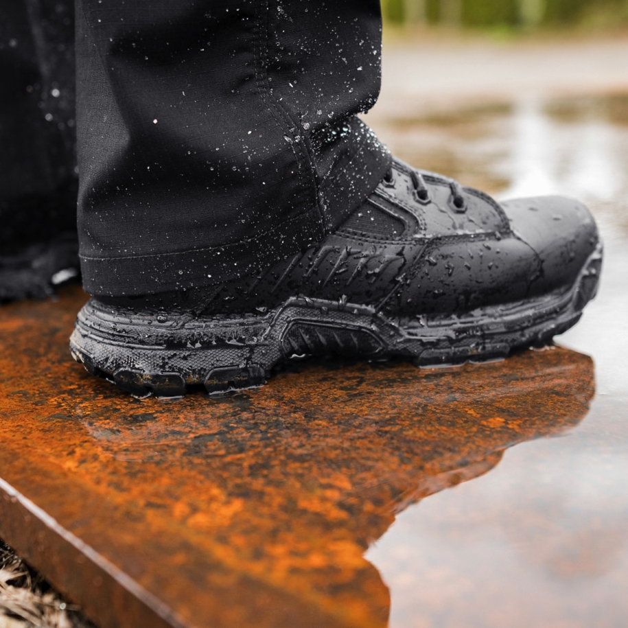 Striker Bolt 4.5 Black Danner
