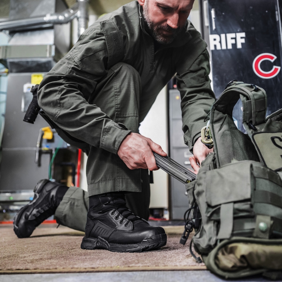 Striker Bolt 8 Black Danner