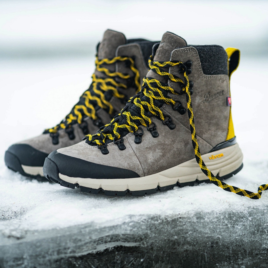 Women's Arctic 600 Side-Zip 7 Driftwood/Yellow 200G Danner