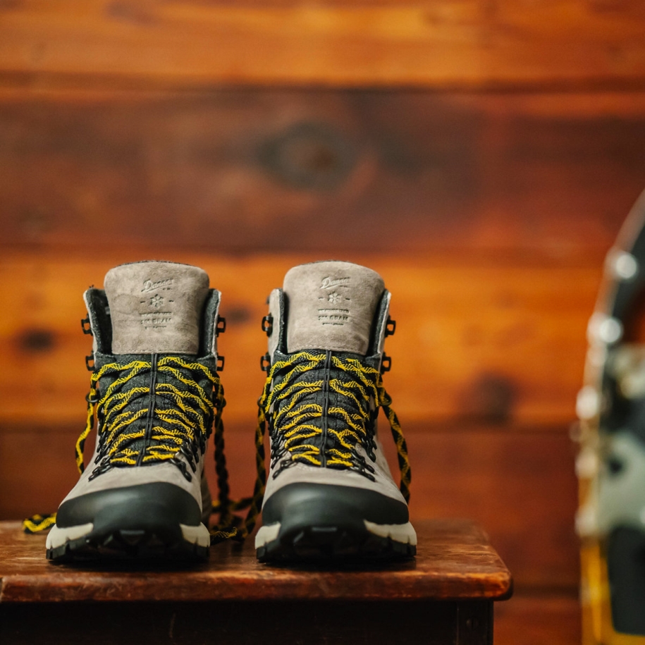 Women's Arctic 600 Side-Zip 7 Driftwood/Yellow 200G Danner
